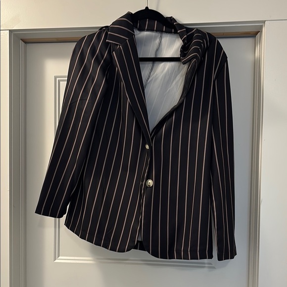 SHEIN Black and White Pinstriped Blazer - Picture 3 of 9